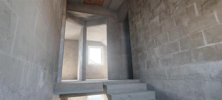 Casă cu 5 camere cu Teren 357 Mp în Episcopia Bihorului