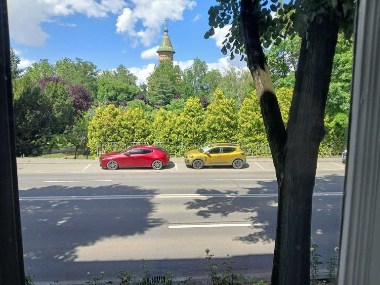 Garsonieră decomandată în Central