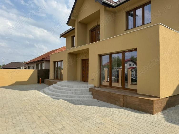 Casă cu 5 camere cu Teren 788 Mp în Parța