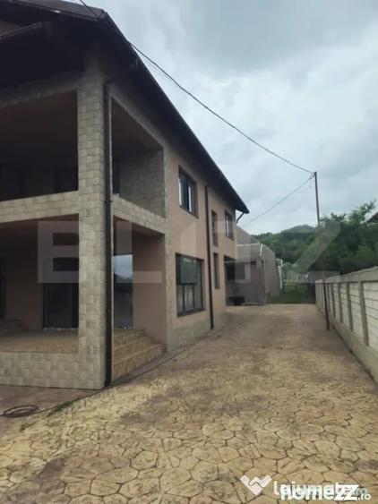 Casa 80% finalizata, 207 mp, teren 2.360 mp zona mont - Targoviste (Dambovita) - 1