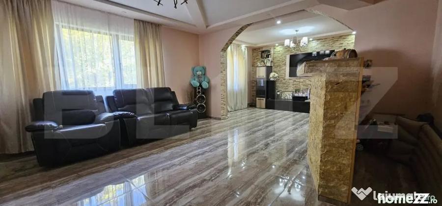 Casă cu 5 camere cu Teren 1300 Mp în Valea