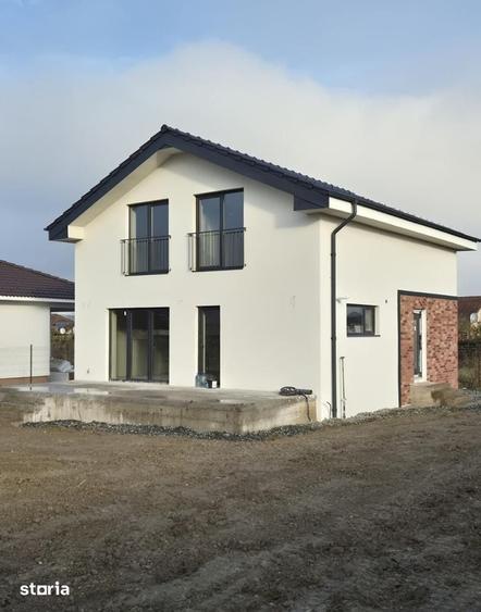 Casă cu 5 camere cu Teren 512 Mp în Jucu