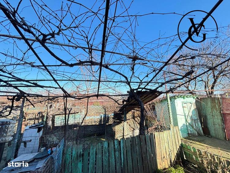Casă cu 3 camere semidecomandat cu Teren 387 Mp în Lumina