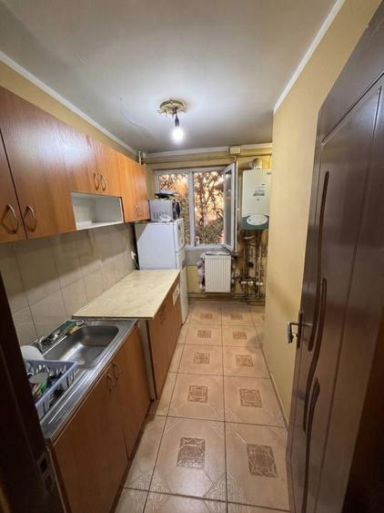 Apartament cu 3 camere semidecomandat în Complex Studențesc