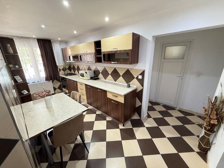 Apartament cu 3 camere decomandat în 7 Noiembrie