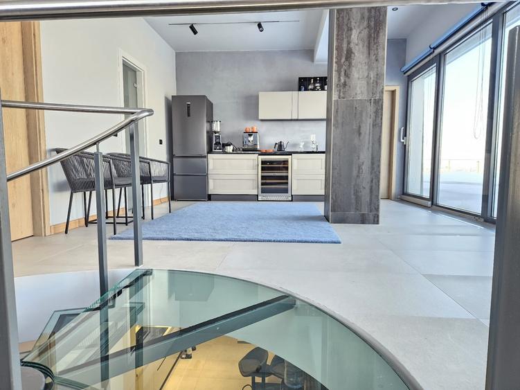 Apartament cu 4 camere decomandat, mobilat în Faleza Nord