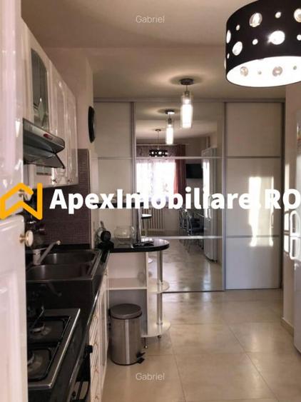 Apartament cu 4 camere semidecomandat în Moșilor