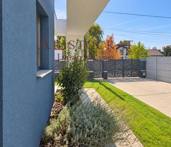 Casă cu 5 camere cu Teren 330 Mp în Corbeanca