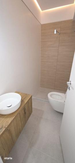 Apartament cu 3 camere decomandat în Calea București