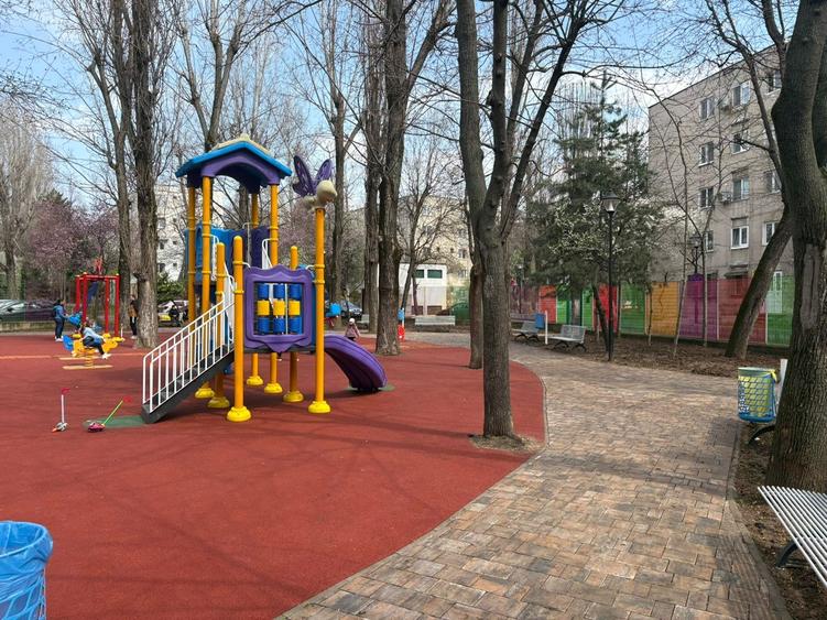 Bloc anvelopat|3 camere decomandat 70 mp|Berceni-str.Uioara - 16