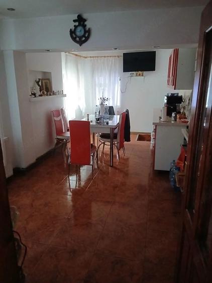 Casă cu 6 camere cu Teren 800 Mp în Central