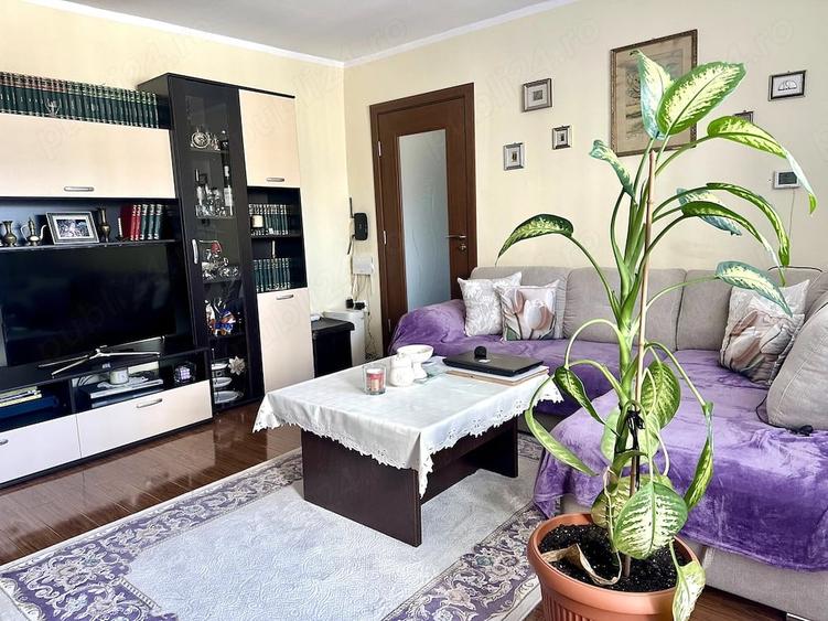 Apartament cu 3 camere semidecomandat în Govândari