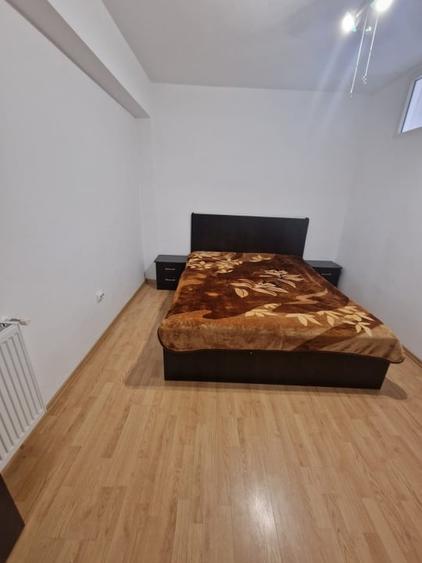 Apartament cu 3 camere semidecomandat, mobilat în Ipotești