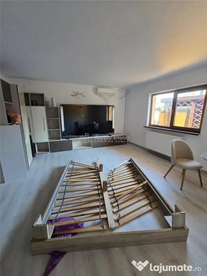Casă cu 10 camere cu Teren 400 Mp în Nord