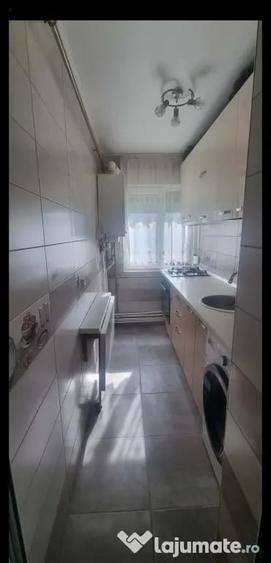Apartament cu 3 camere semidecomandat în Central
