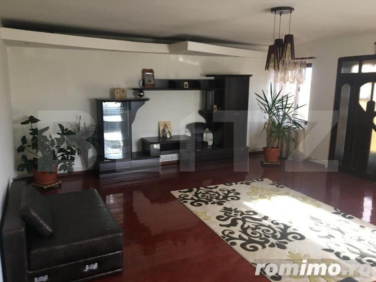 Casă cu 11 camere cu Teren 1700 Mp în Central