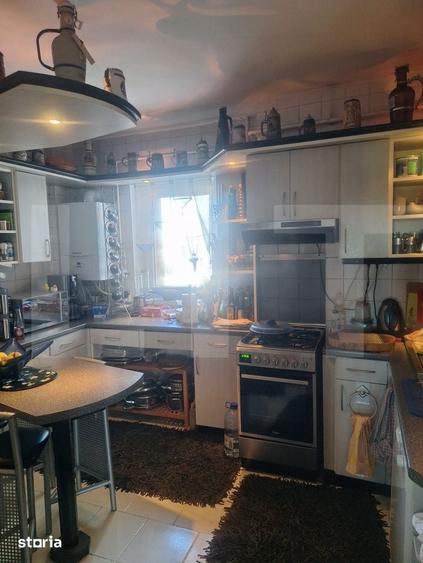 Apartament cu 4 camere decomandat în Girocului
