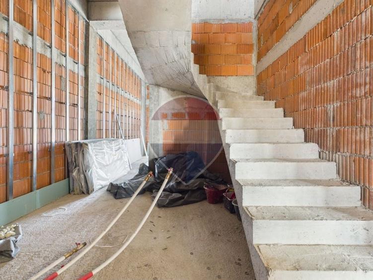 Penthouse cu 5 camere în Nord