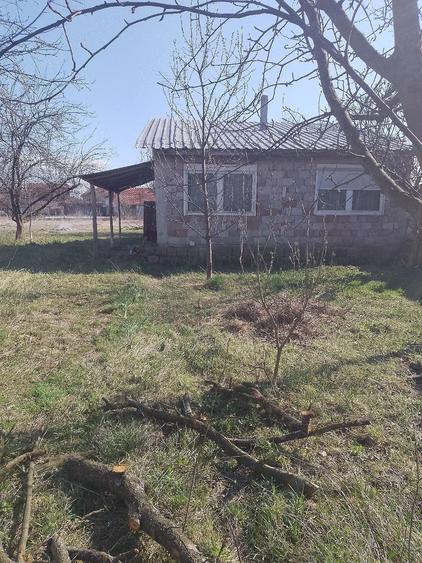 Casă cu 2 camere cu Teren 1198 Mp în Central