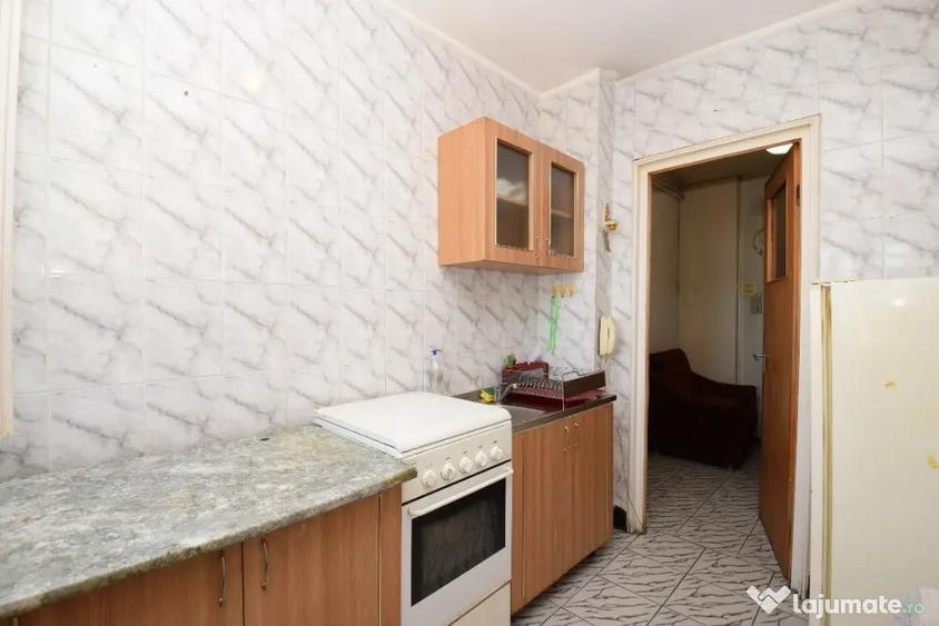 Apartament cu 3 camere decomandat în Dristor