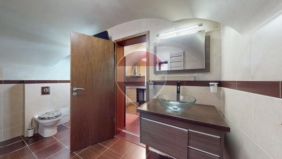 Apartament cu 2 camere semidecomandat, mobilat în Centrul Istoric