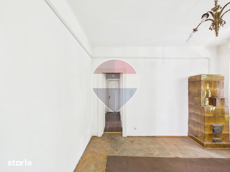 Apartament cu 3 camere semidecomandat în Moșilor