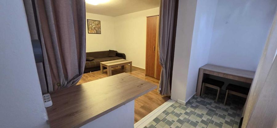 Garsonieră decomandată în Costin Georgian