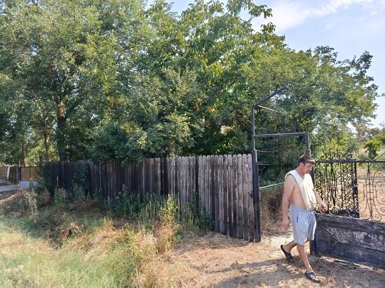 Casă cu 4 camere cu Teren 2800 Mp în Săceni
