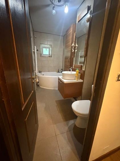 Apartament cu 3 camere decomandat în Exterior Vest