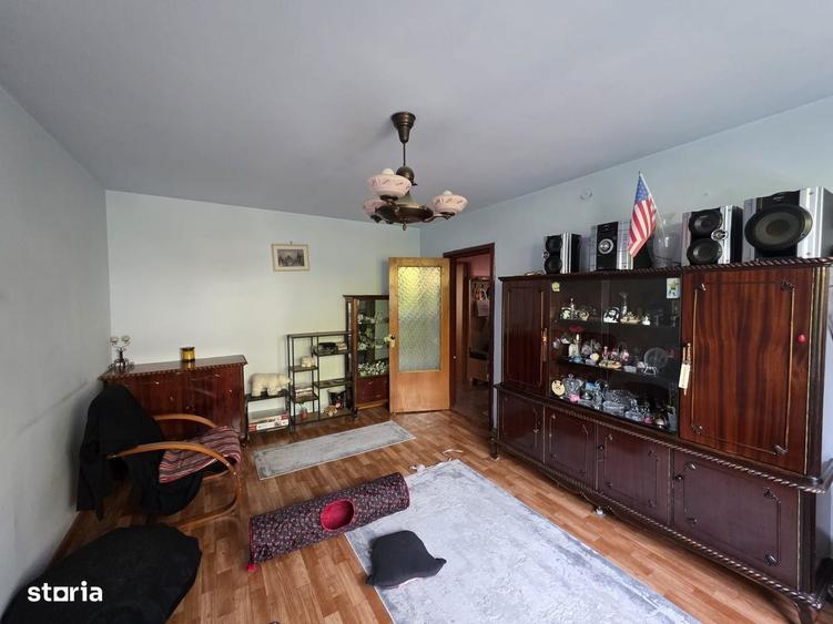 Apartament cu 3 camere decomandat în Valea Ialomiței
