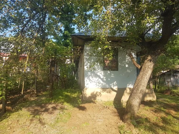 Casă cu 2 camere cu Teren 1200 Mp în Bughea de Jos