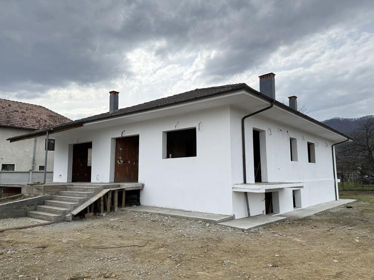 Casă cu 4 camere în Central