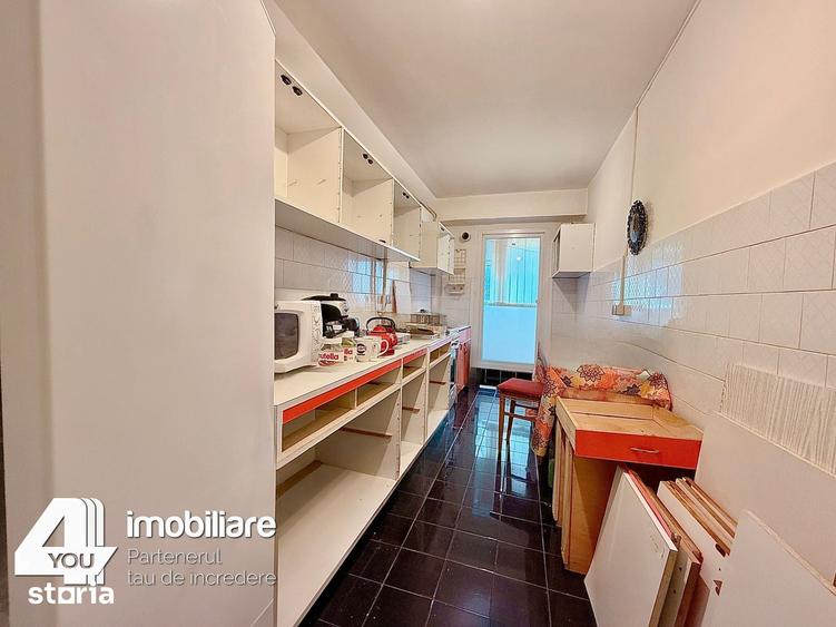 Apartament cu 3 camere decomandat în Polivalentă