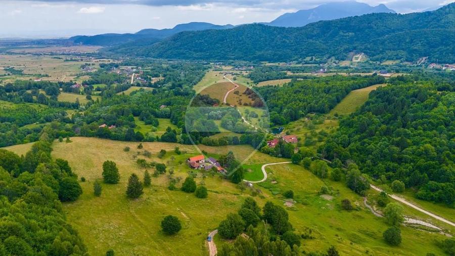 Teren de 2410 mp, în Glăjărie