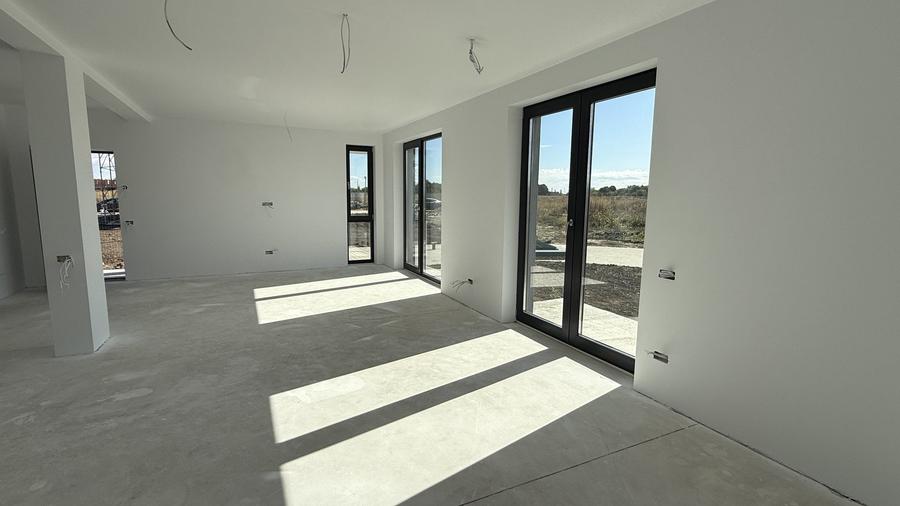 Casă individuală cu 4 camere cu Teren 804 Mp în Săftica