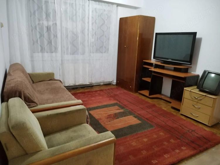 Apartament cu 3 camere decomandat în Hipodrom 1