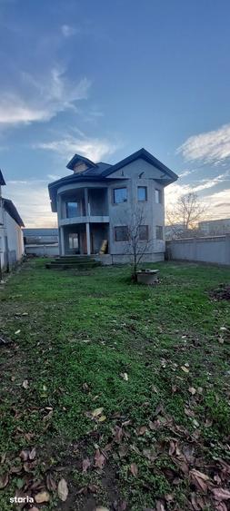 Casă cu 5 camere cu Teren 843 Mp în Dorobanți