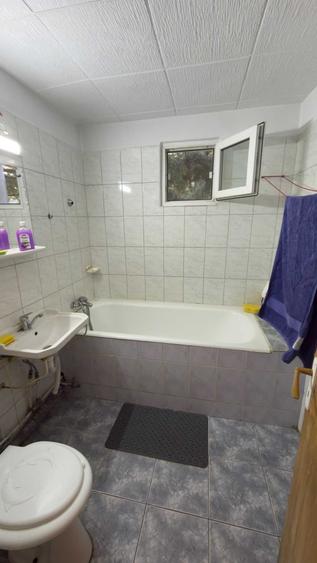 Apartament cu 3 camere semidecomandat în Militari
