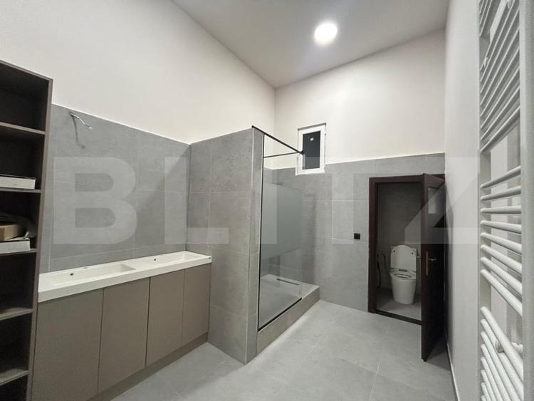 Casă cu 4 camere cu Canalizare în Ultracentral