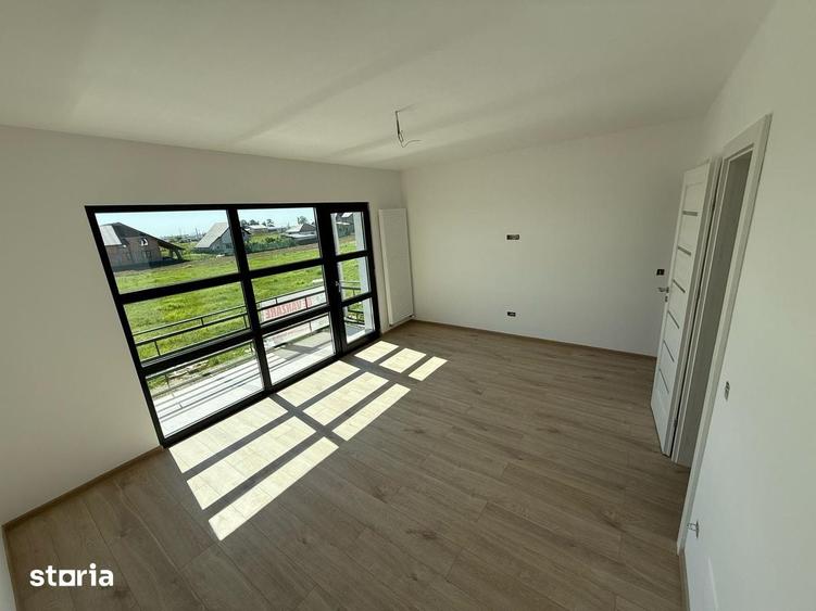 Casă cu 5 camere cu Teren 490 Mp în Păulești