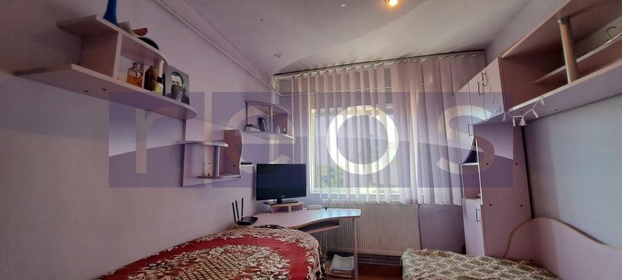Apartament cu 4 camere decomandat, mobilat în Central