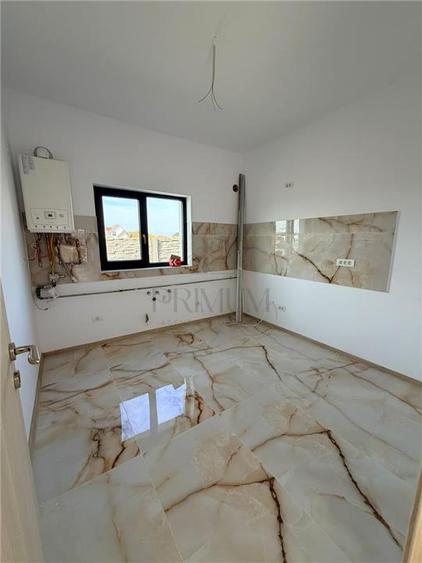 Duplex cu 5 camere cu Canalizare în Moșnița Nouă