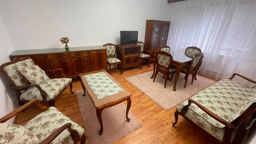 Apartament cu 3 camere decomandat în Drumul Taberei