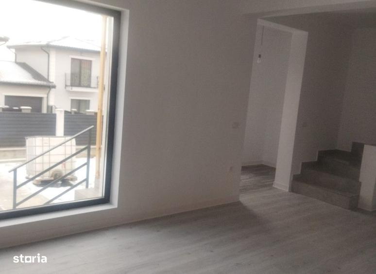 Casă cu 4 camere în Valea Adâncă