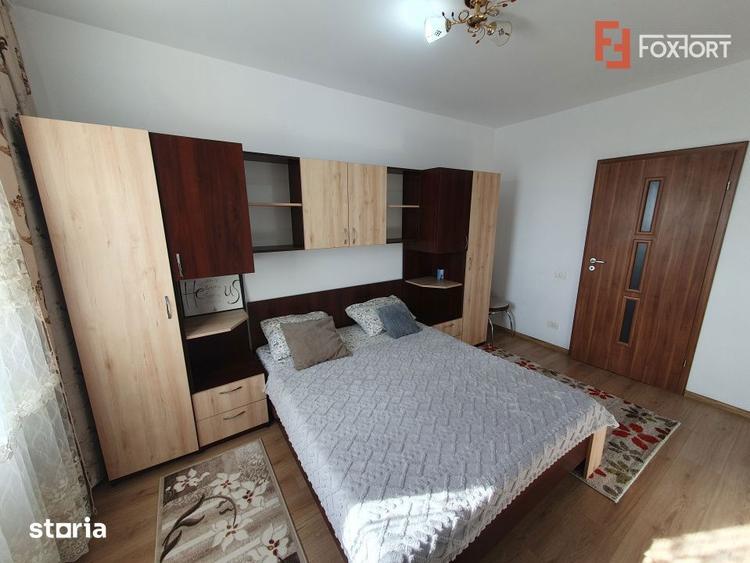 Apartament cu 3 camere, mobilat în Plopi