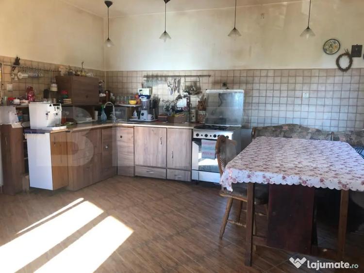 Casă cu 5 camere cu Canalizare în Central