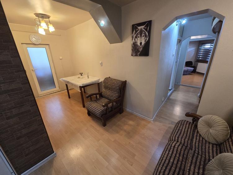 Apartament cu 3 camere decomandat în 9 Mai