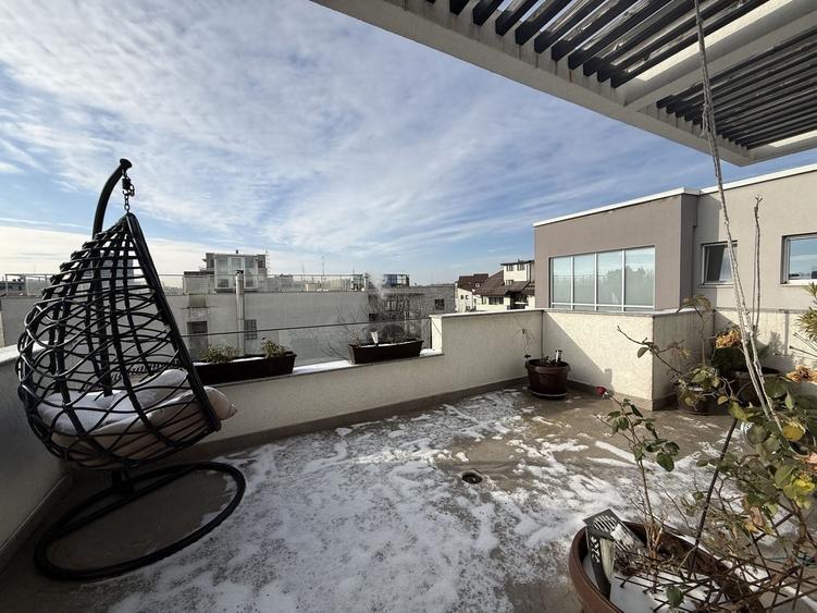 Apartament cu 4 camere decomandat, mobilat în Primăverii