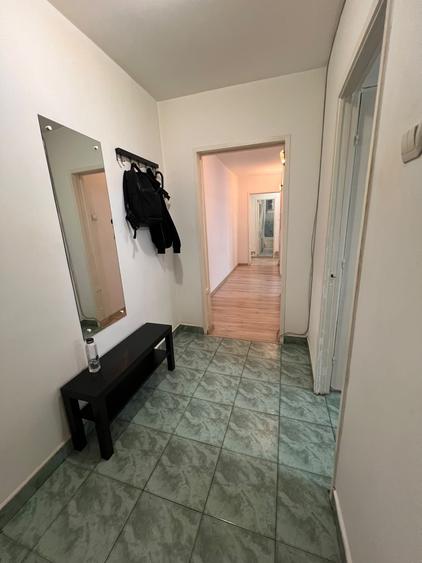 Apartament cu 3 camere decomandat în P-ța Victoriei
