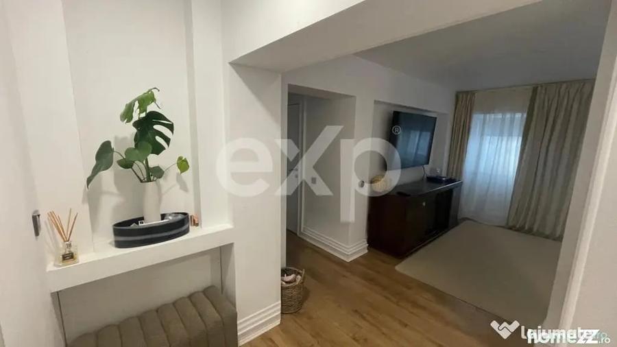 Apartament cu 4 camere decomandat în Central